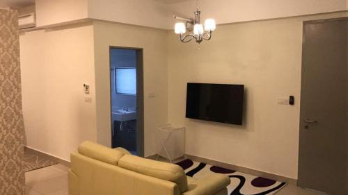 Cyberjaya House | Hyve: Family-Friendly Retreat with Oceanfront Views
