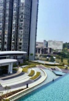 Cyberjaya Apartment | Stylish Hyve Soho Suite with Pool & Breakfast Included