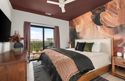 Downtown Nashville Apartment | Hyve: Oceanfront Retreat with Pool & High Guest Ratings