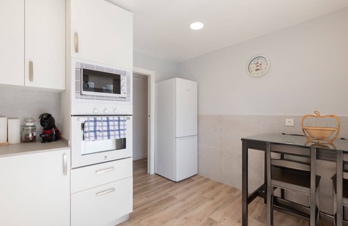 Ondarroa Apartment | Discover Iñaki Deuna: Oceanfront Retreat with Spa Access