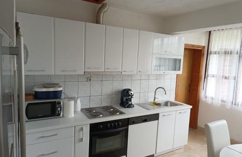 Zmijavci Apartment | Explore Ištola: Top-Rated Hotel with Family-Friendly Amenities