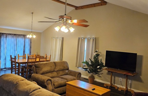 Denver House | Stay at I 40 Hideaway House: Guest Rated 10/10, Pet Friendly