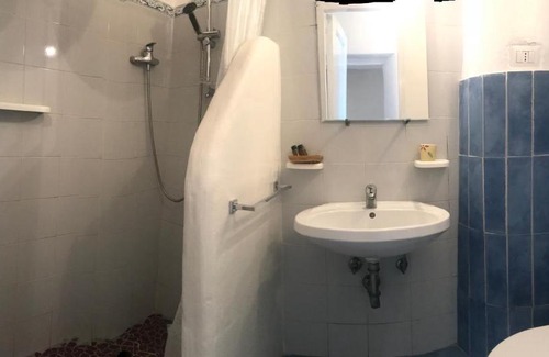 Stimpagnato House | Experience Oceanfront Bliss at I 5 PASSI - Rated 8/10