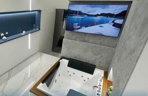 Palermo Hotel | Relaxing I Cappuccini Suite with Spa and Hot Tub Access