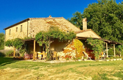 San Casciano dei Bagni House | Explore I Caprioli and La Ginestrella in Scenic Tuscany