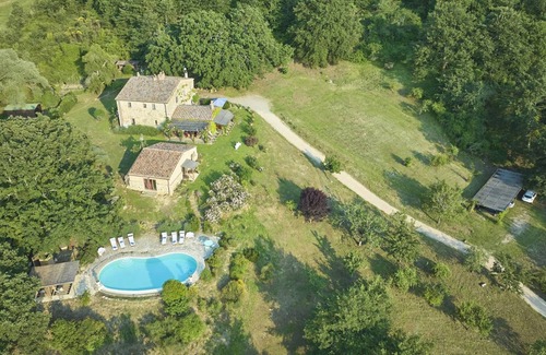 San Casciano dei Bagni House | Explore I Caprioli and La Ginestrella in Scenic Tuscany