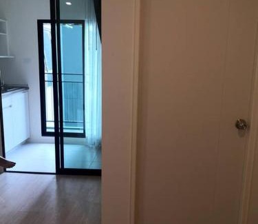 Bangkok Apartment | Convenient I Condo Suvarnabhumi Airport with Pool Access