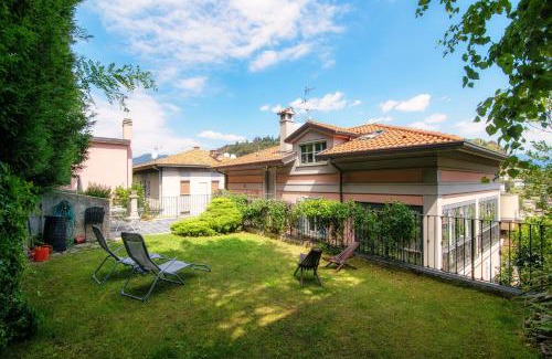 Como Apartment | Idyllic Lake View Penthouse with Hot Tub & Pet-Friendly Perks