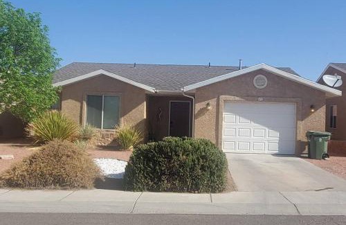 Page House | Ideal Lake Powell Home: Hot Tub, BBQ & Firepit Retreat