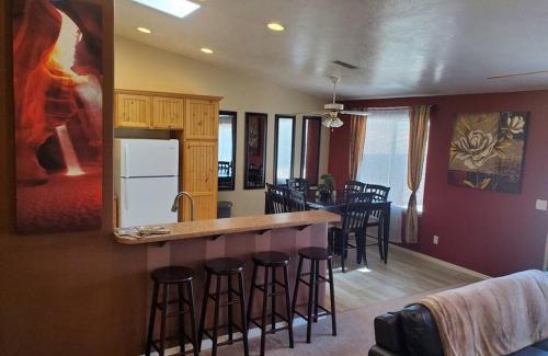 Page House | Ideal Lake Powell Home: Hot Tub, BBQ & Firepit Retreat