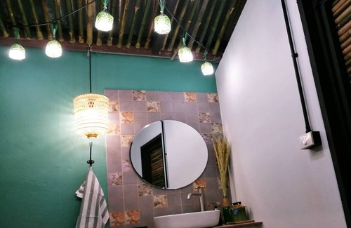 Phanat Nikhom Hotel | Budget-Friendly I-DNA PhanatNikhom Hometel with Kitchen