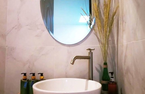 Phanat Nikhom Hotel | Budget-Friendly I-DNA PhanatNikhom Hometel with Kitchen