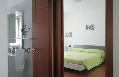 Como Apartment | Discover I Due Archi: Family-Friendly Retreat with High Ratings