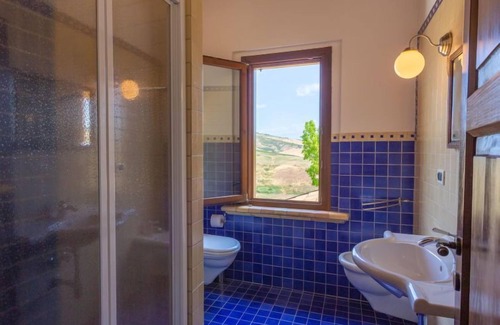 Citta Sant'Angelo Apartment | Top-Rated I Due Carpini: Oceanfront Retreat with Pool