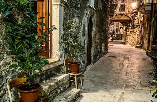 Pacentro Apartment | Discover I Due Gradoni Stone House: Pet & Child Friendly Stay