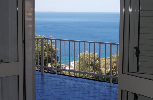 Marina di Pisciotta Apartment | Discover I FIORI DI DONNA ESTER: Family-Friendly Retreat