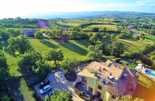 Montefiascone Apartment | Unforgettable Oceanfront Stay at I Gigli del Belvedere