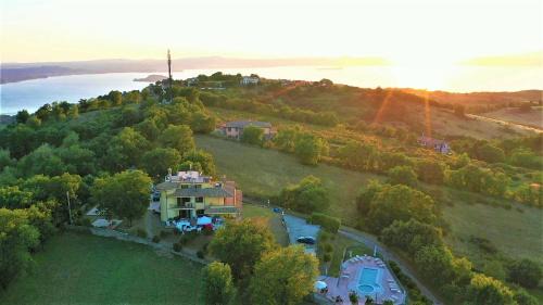 Montefiascone Apartment | Unforgettable Oceanfront Stay at I Gigli del Belvedere