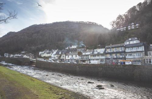 Lynmouth House | Family-Friendly Getaway at Fisherman's Rest - Rated 9.3/10