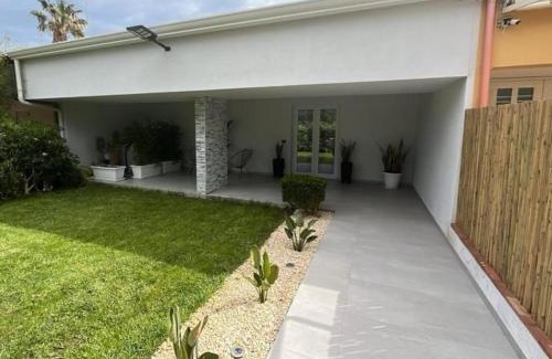 Brucoli House | Idyllic I Mori di Brucoli: 4-Star Oceanfront Retreat