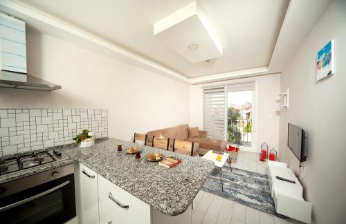 Seferihisar Apartment | Family-Friendly İNDAĞ APART AİLE Hotel with Oceanfront Views