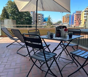 Sesto Calende Apartment | Ideal I Papaveri Flat: City Center & Ocean Views