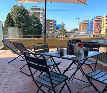 Sesto Calende Apartment | Ideal I Papaveri Flat: City Center & Ocean Views