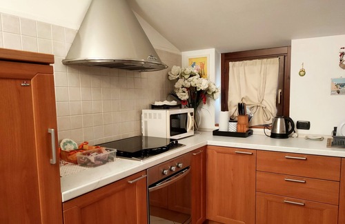 Brebbia Apartment | Relax at I Quattro Laghi Casa delle Rose with Lake Views