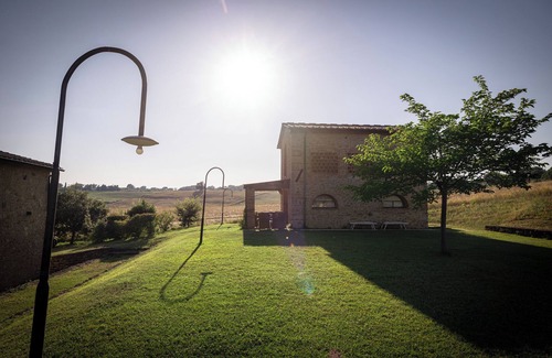 Pomarance Cottage | Discover I Reucci Capanna: Pool, Spa & Ocean Views