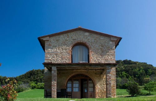Pomarance Cottage | Discover I Reucci Capanna: Pool, Spa & Ocean Views