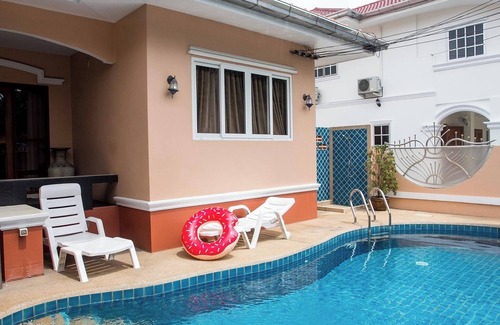 Na Kluea Villa | Private I-Rin Poolvilla with Exclusive Swimming Pool