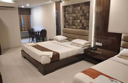 Kamalapur Hotel | Budget-Friendly i-Roomz Pratap Residency with Breakfast