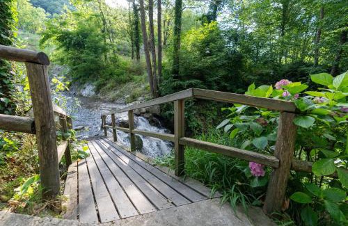 Sapanca Bed & Breakfast | Discover İstanbuldere Alabalıkevi with Hot Tub & Dining