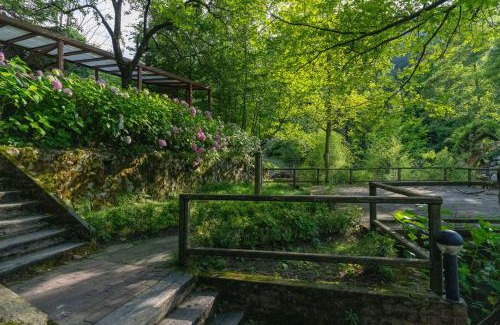 Sapanca Bed & Breakfast | Discover İstanbuldere Alabalıkevi with Hot Tub & Dining