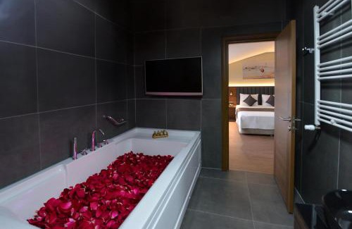 Arnavutkoy Hotel | Experience İSTPORT GARDEN HOTELS: 5-Star Comfort Awaits