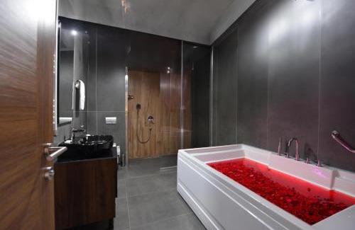 Arnavutkoy Hotel | Experience İSTPORT GARDEN HOTELS: 5-Star Comfort Awaits