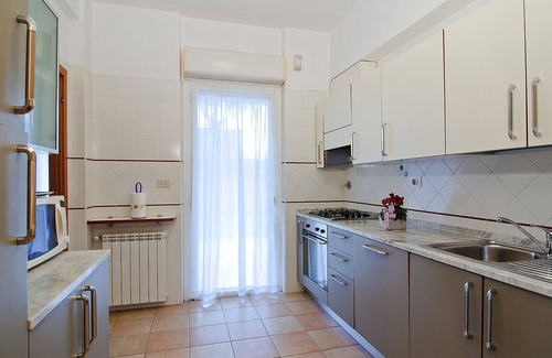 Zona XXX Castel Fusano Apartment | Cozy I Triangoli Residence with Oceanfront Views & Spa