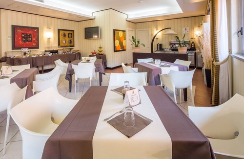 Zona XXX Castel Fusano Apartment | Cozy I Triangoli Residence with Oceanfront Views & Spa