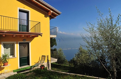 Gardola Apartment | Lake View Retreat at I Velieri Rebomaholidays - Rated 9.6