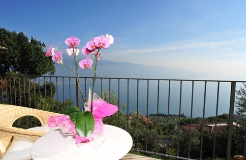 Gardola Apartment | Lake View Retreat at I Velieri Rebomaholidays - Rated 9.6