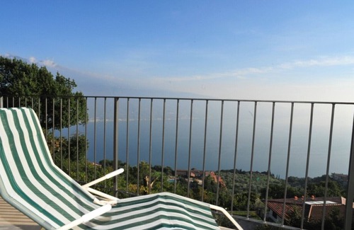 Gardola Apartment | Lake View Retreat at I Velieri Rebomaholidays - Rated 9.6
