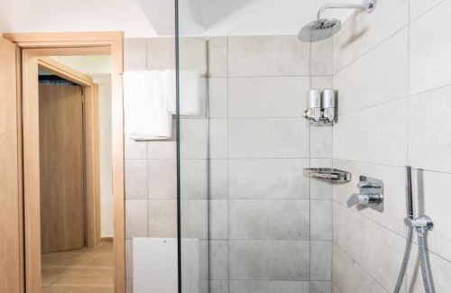 Peristeri Apartment | IAIRA: Pet-Friendly Retreat with 10/10 Guest Ratings