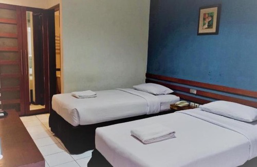 Kebon Sirih Hotel | Budget-Friendly Ian Hotel B Shaw Jaksa with Breakfast