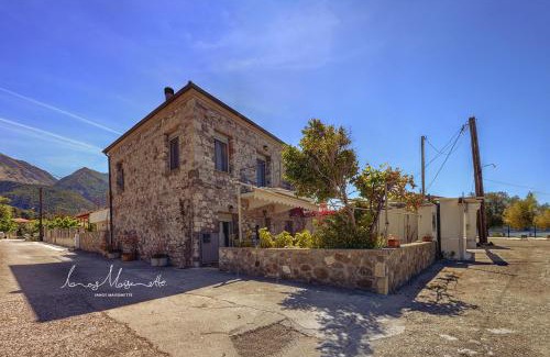 Dorida House | Oceanfront Ianos Maisonette - Rated 10/10 by Guests