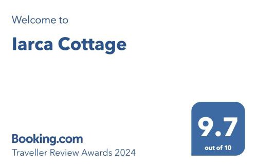 Sector 1 House | Discover Iarca Cottage: Pet-Friendly Retreat with Breakfast