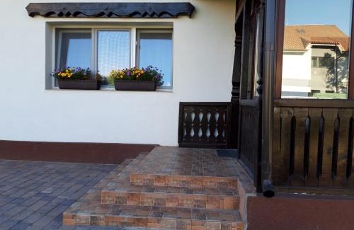 Sector 1 House | Discover Iarca Cottage: Pet-Friendly Retreat with Breakfast