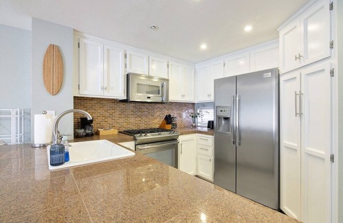 Imperial Beach Apartment | Coastal Condo Retreat with Oceanfront Views & Kitchen