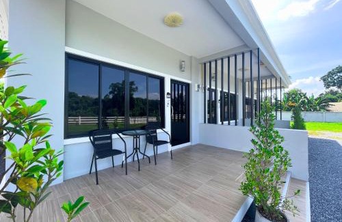 Nakhon Si Thammarat House | Family-Friendly IBC Home: Halal Stay in Nakhon Si Thammarat
