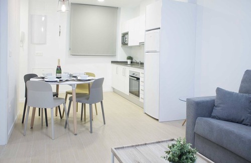 Figares Apartment | Cozy IBERICABEDS CENTRO: 1 Bedroom with Sofa Bed