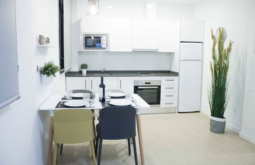 Figares Apartment | Cozy IBERICABEDS CENTRO: 1 Bedroom with Sofa Bed